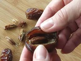 تصویر 2 از خرما کبکاب نیمه خشک با شیرینی طبیعی مناسب رژیم غذایی سالم